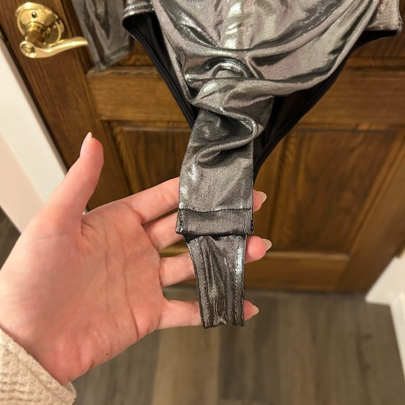 H&M Draped V-Neck Thong Metallic Silver Long Sleeve Bodysuit Large NWT - Picture 5 of 8